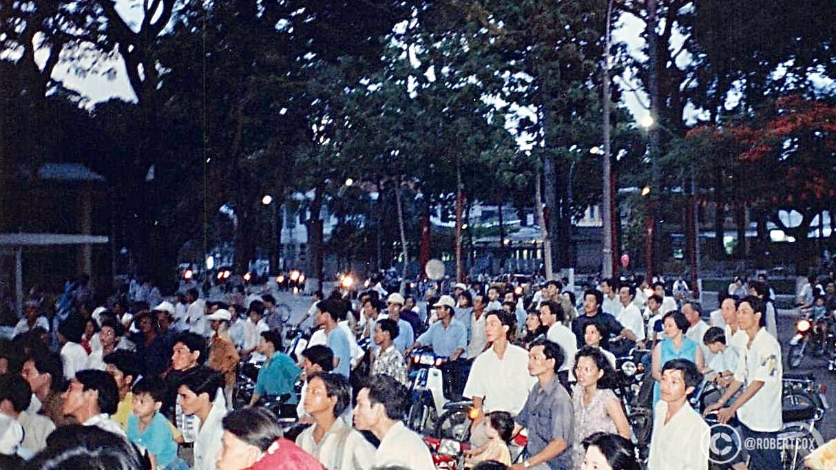 Crowd at Reunification Palace on Lê Duẩn Street, which runs along the palace grounds.